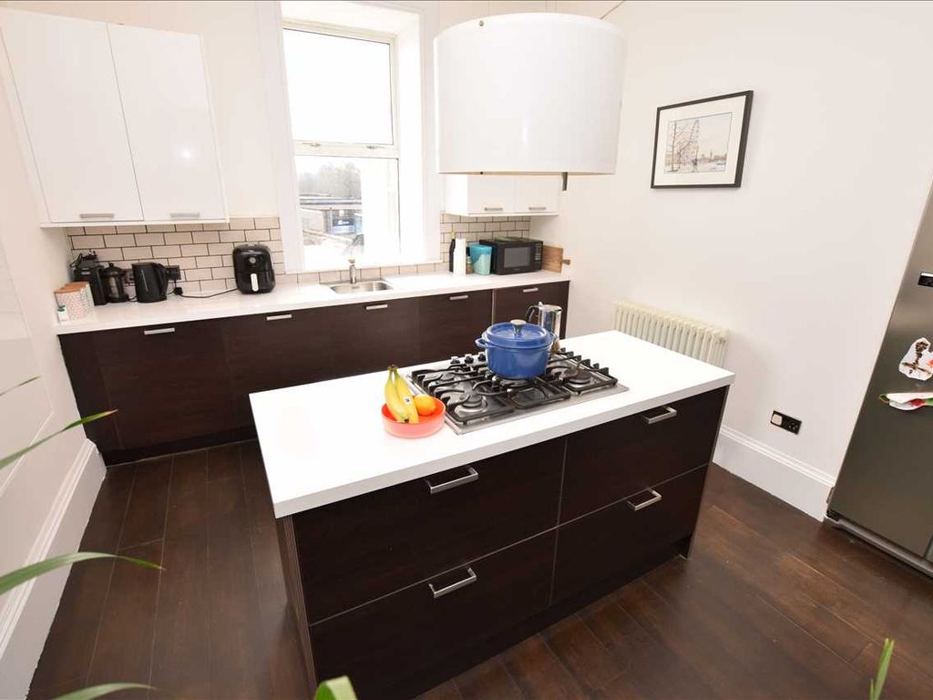 3 bed flat for sale in Clydesdale Street, Hamilton ML3, £225,000