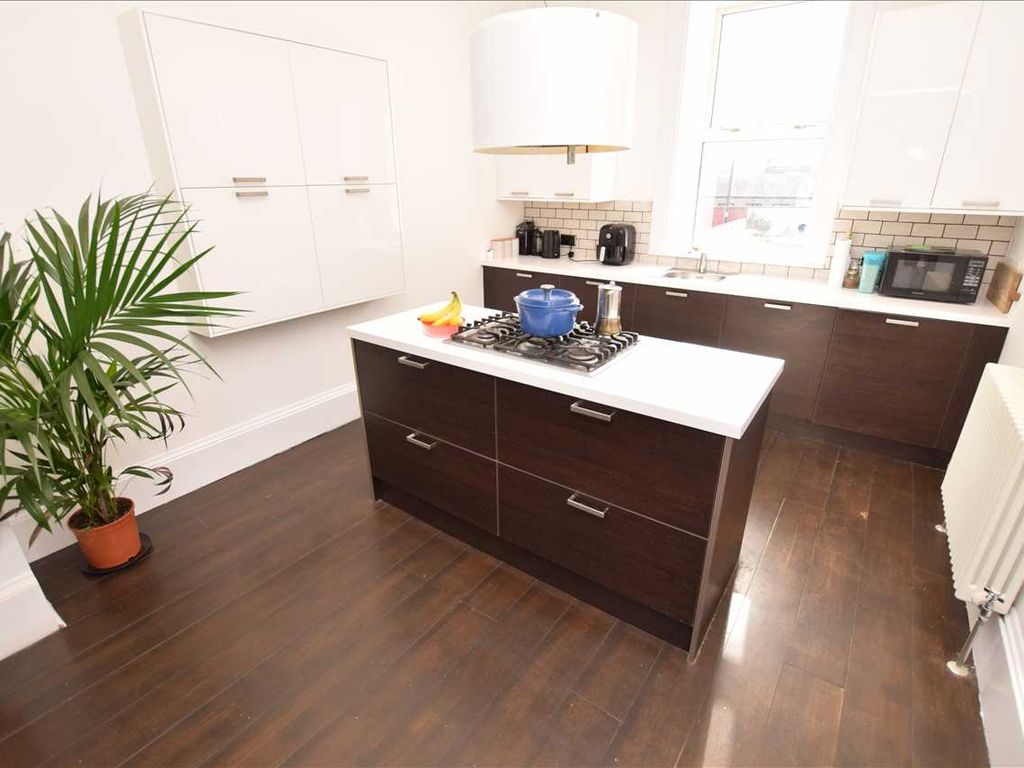 3 bed flat for sale in Clydesdale Street, Hamilton ML3, £225,000