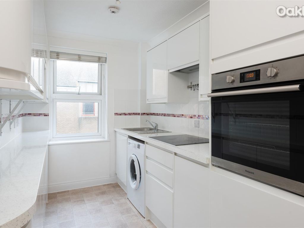 1 bed flat for sale in Pavilion Court, William Street, Brighton BN2, £175,000