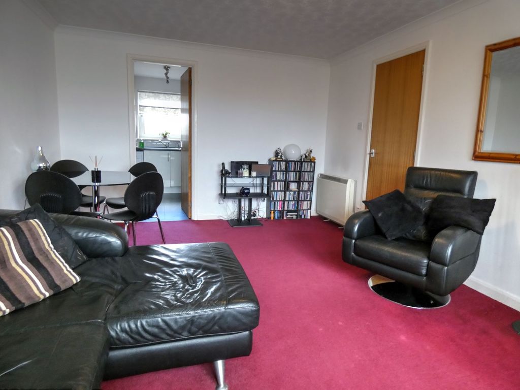 2 bed flat for sale in Urquhart Terrace, Aberdeen AB24, £95,000