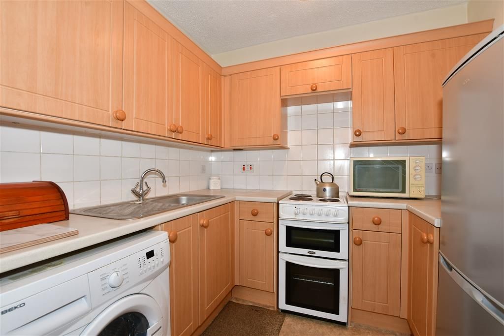 1 bed flat for sale in Chatsworth Place, Mitcham, Surrey CR4, £110,000
