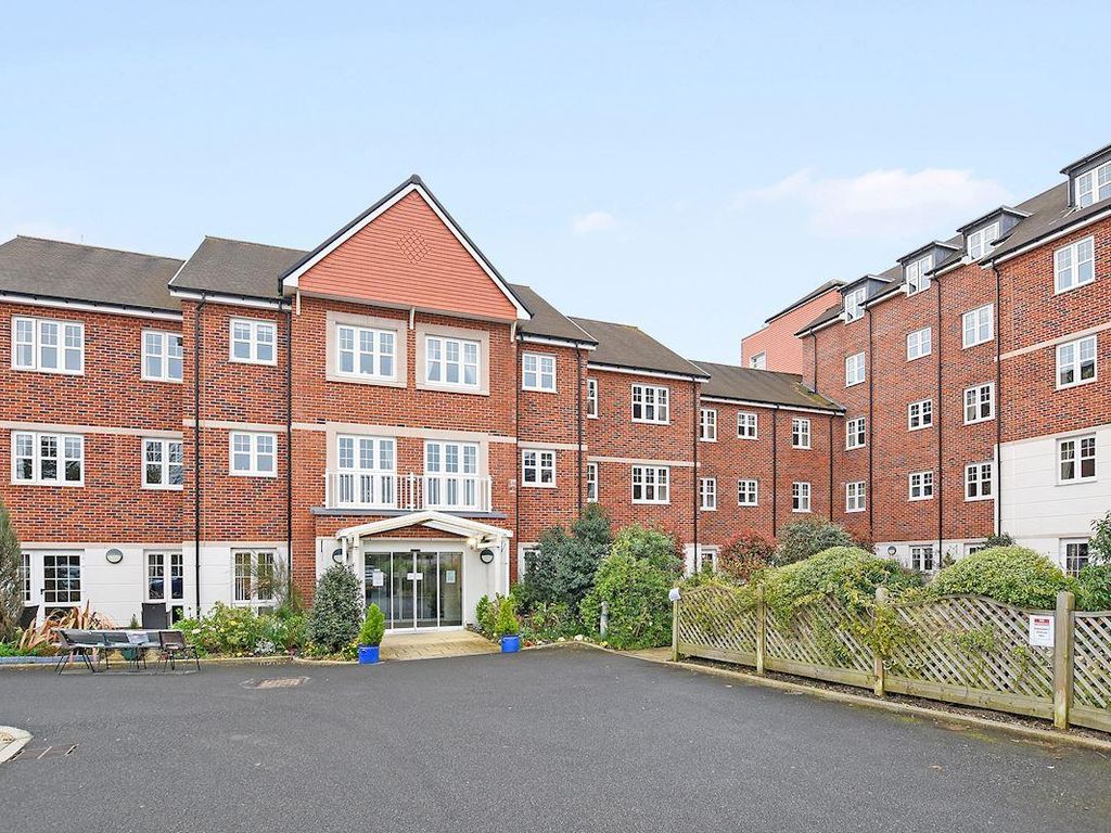 1 bed flat for sale in St. Lukes Road, Maidenhead SL6, £240,000