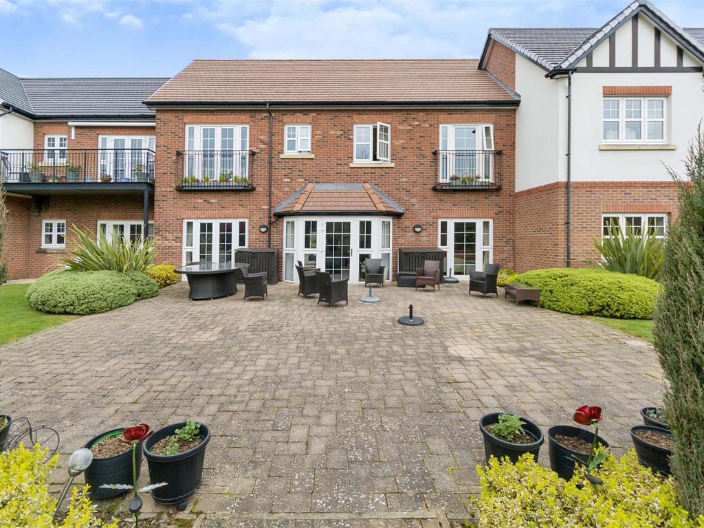2 bed flat for sale in Ravenshaw Court, Four Ashes Road, Bentley Heath, Solihull B93, £285,000