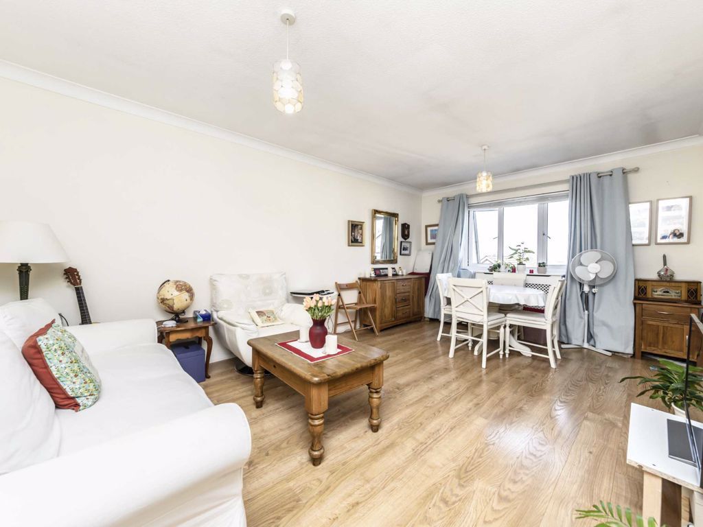 1 bed flat for sale in Wetherill Road, London N10, £235,000