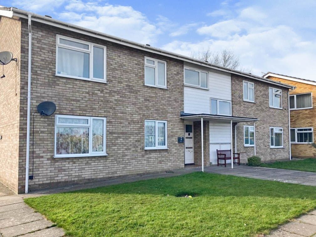 2 bed flat for sale in Jennings Way, Diss IP22, £125,000