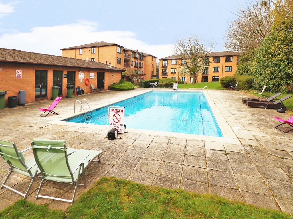 1 bed flat for sale in Andace Park Gardens, Widmore Road, Bromley BR1, £260,000