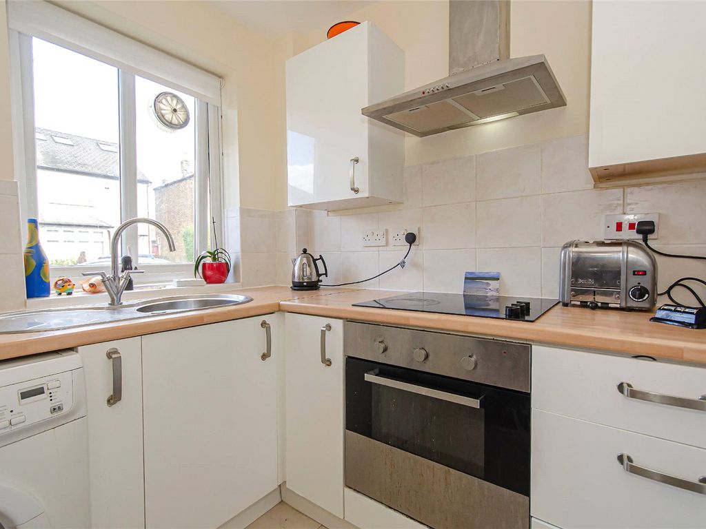 1 bed flat for sale in Mayflower Lodge, 10 Wetherill Road, London N10, £250,000