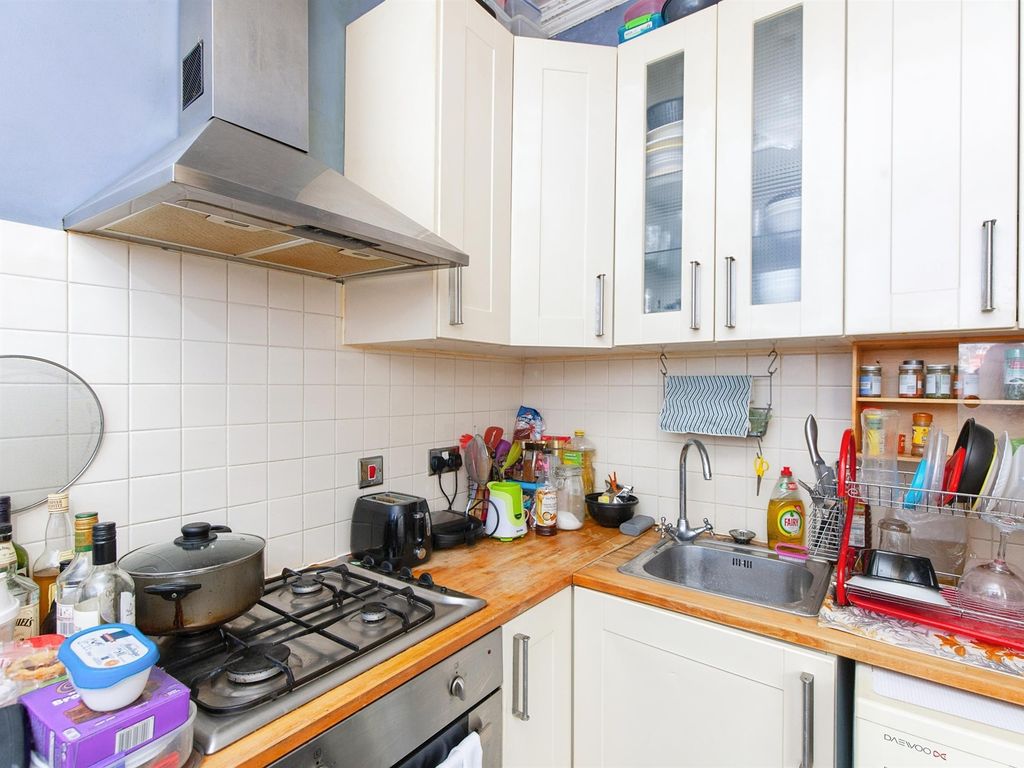 1 bed flat for sale in Great Stanhope Street, Bath BA1, £150,000