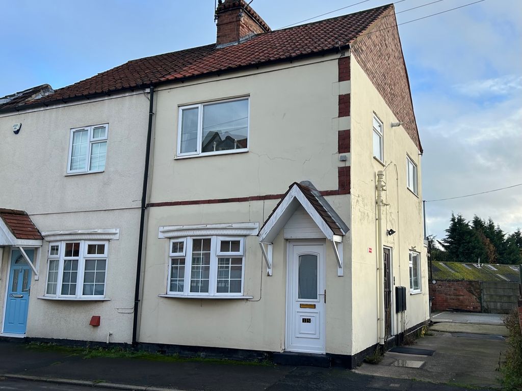 1 bed flat for sale in Church Street, Bawtry, Doncaster DN10, £65,000