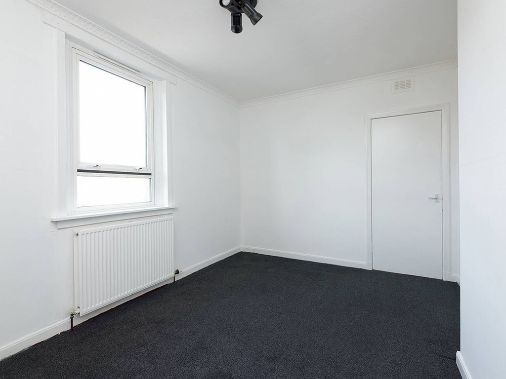 2 bed flat for sale in Lochlea Avenue, Troon, Ayrshire KA10, £95,000