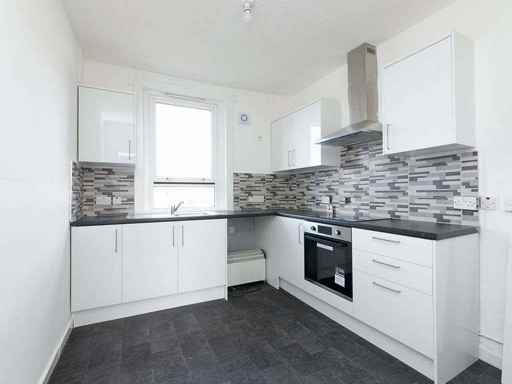 2 bed flat for sale in Lochlea Avenue, Troon, Ayrshire KA10, £95,000