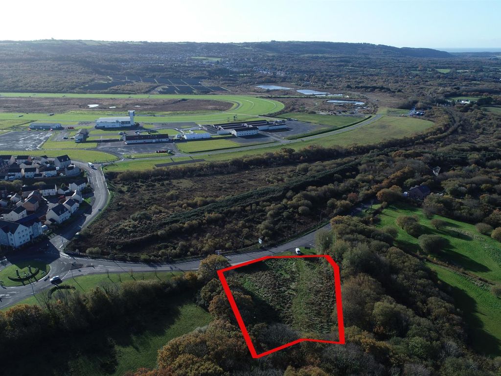 Land for sale in Trimsaran, Kidwelly SA17, £125,000