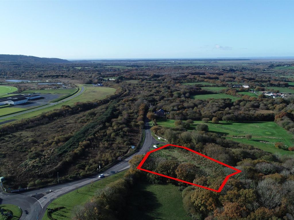 Land for sale in Trimsaran, Kidwelly SA17, £125,000