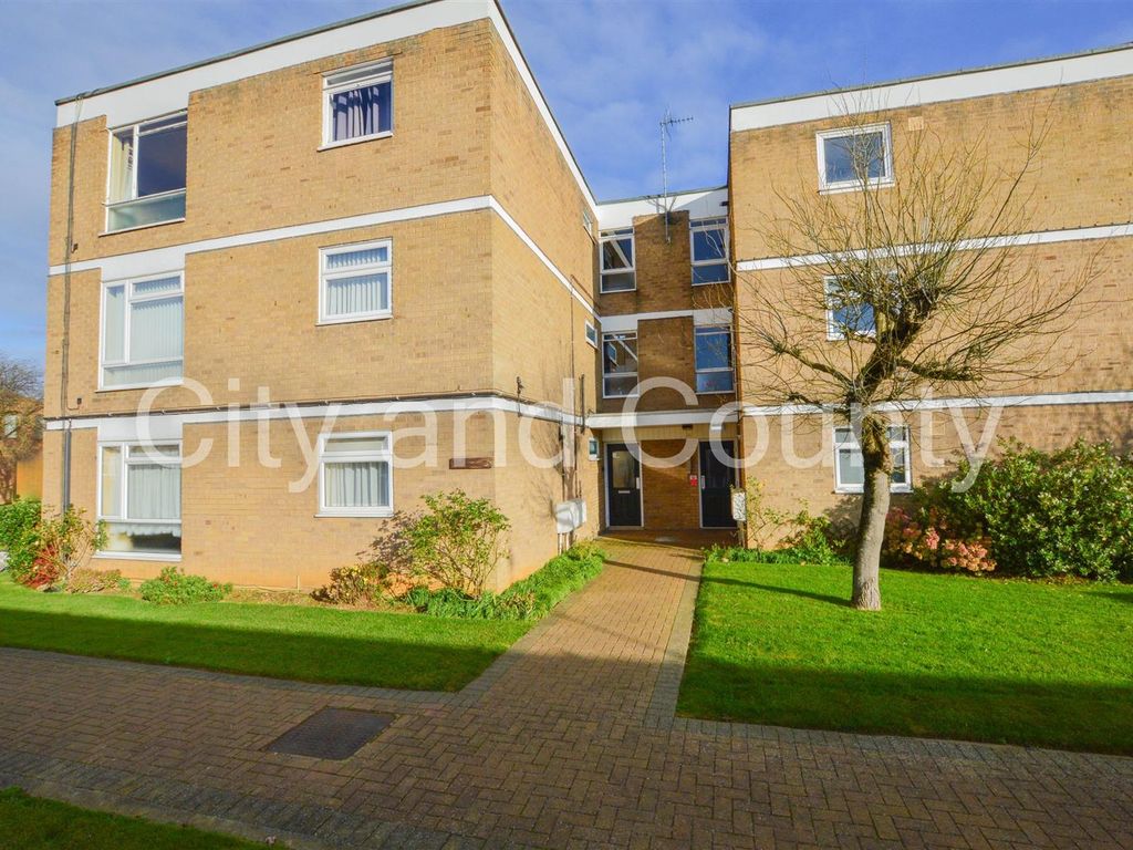 2 bed flat for sale in Audley Gate, Peterborough PE3, £150,000