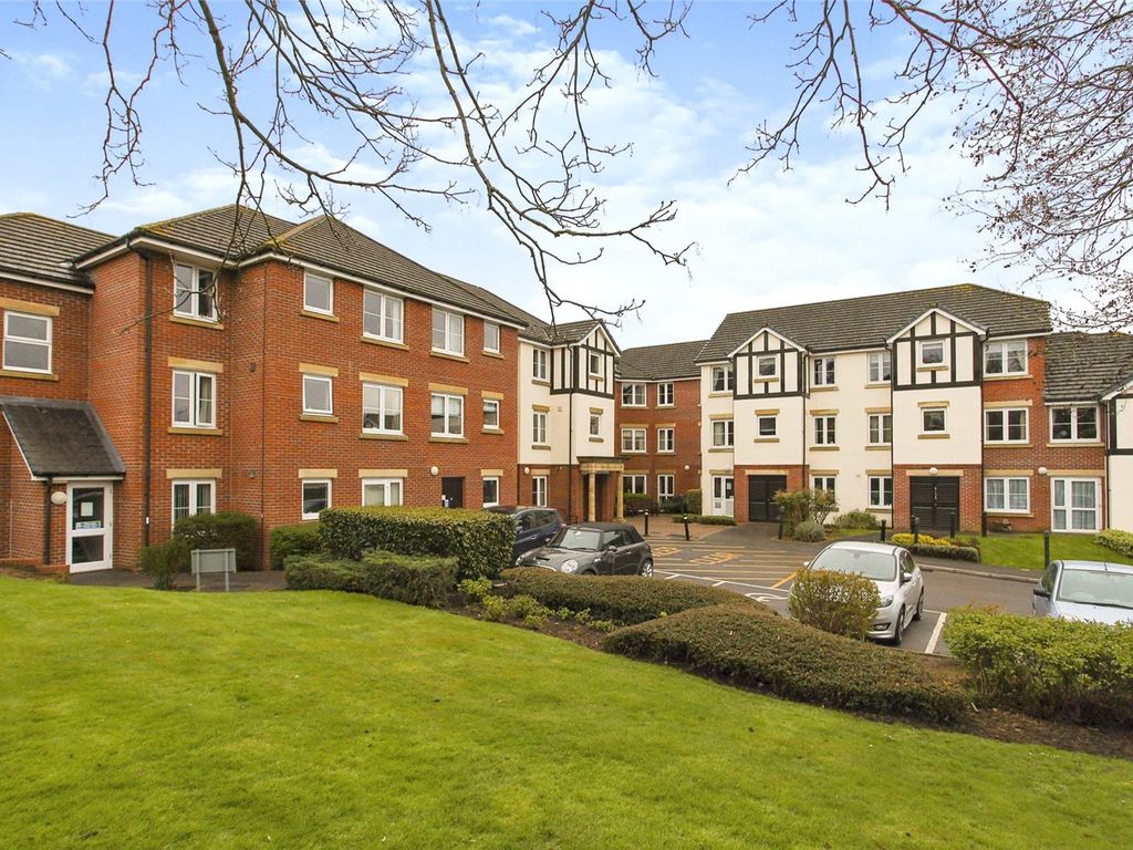 1 bed flat for sale in Castle Court, Hadlow Road, Tonbridge TN9, £110,000