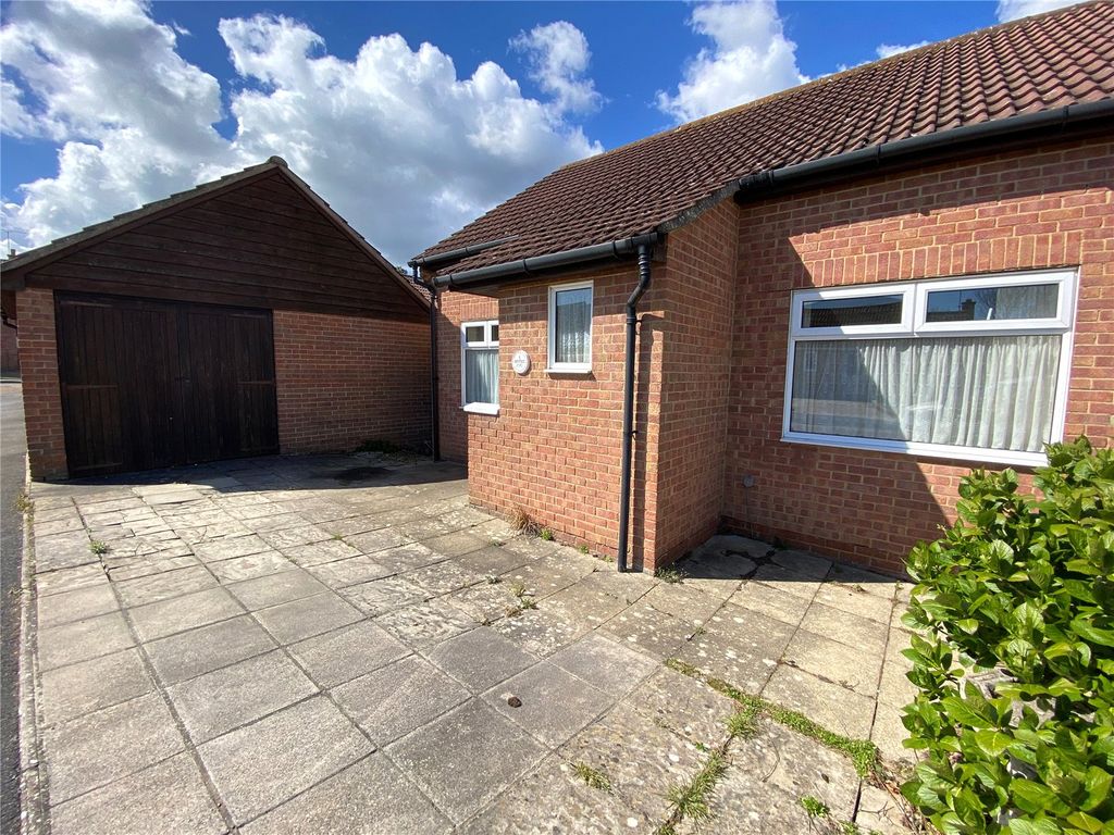 3 bed bungalow for sale in Woodhall Drive, Sandown PO36, £290,000