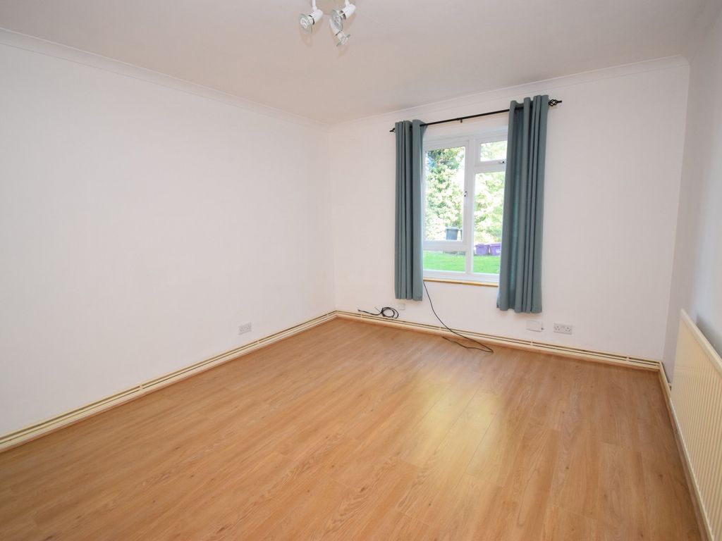 1 bed flat for sale in Henley Lodge, Courtlands, Maidenhead SL6, £180,000
