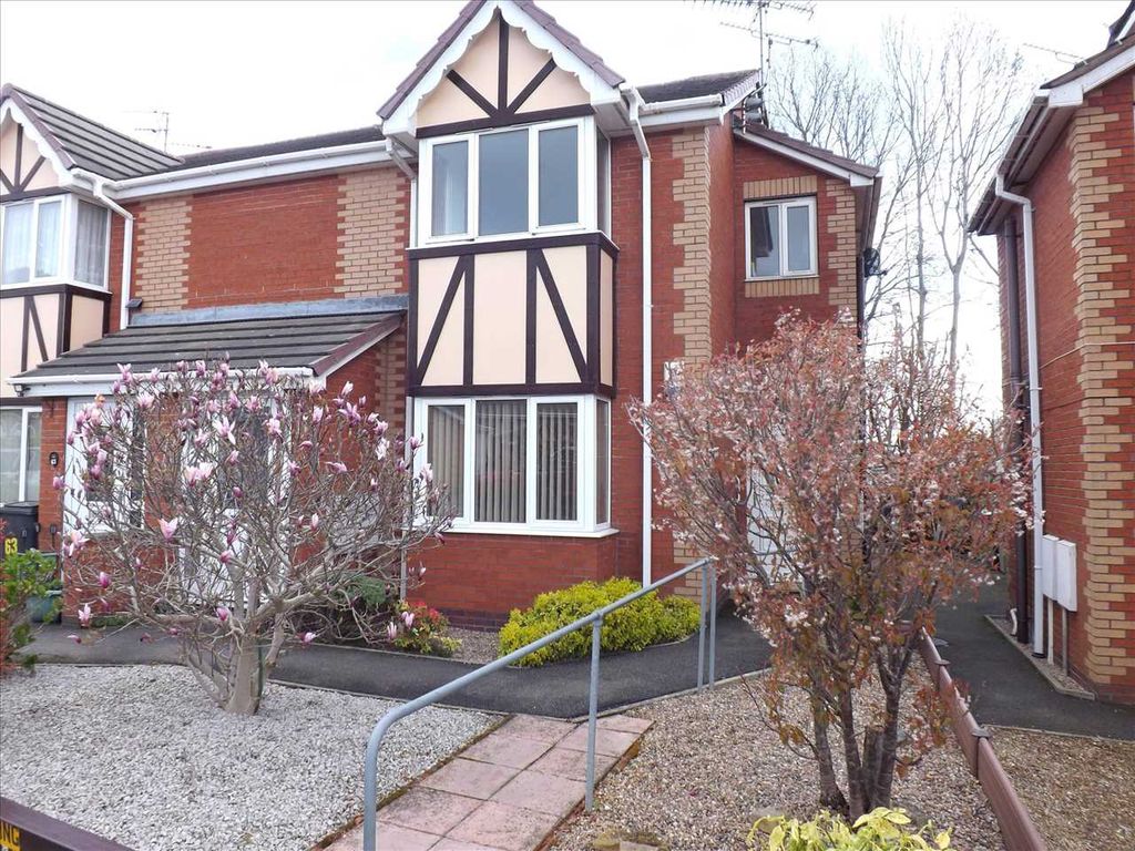 2 bed flat for sale in Chapel Close, Clowne, Chesterfield S43, £105,000