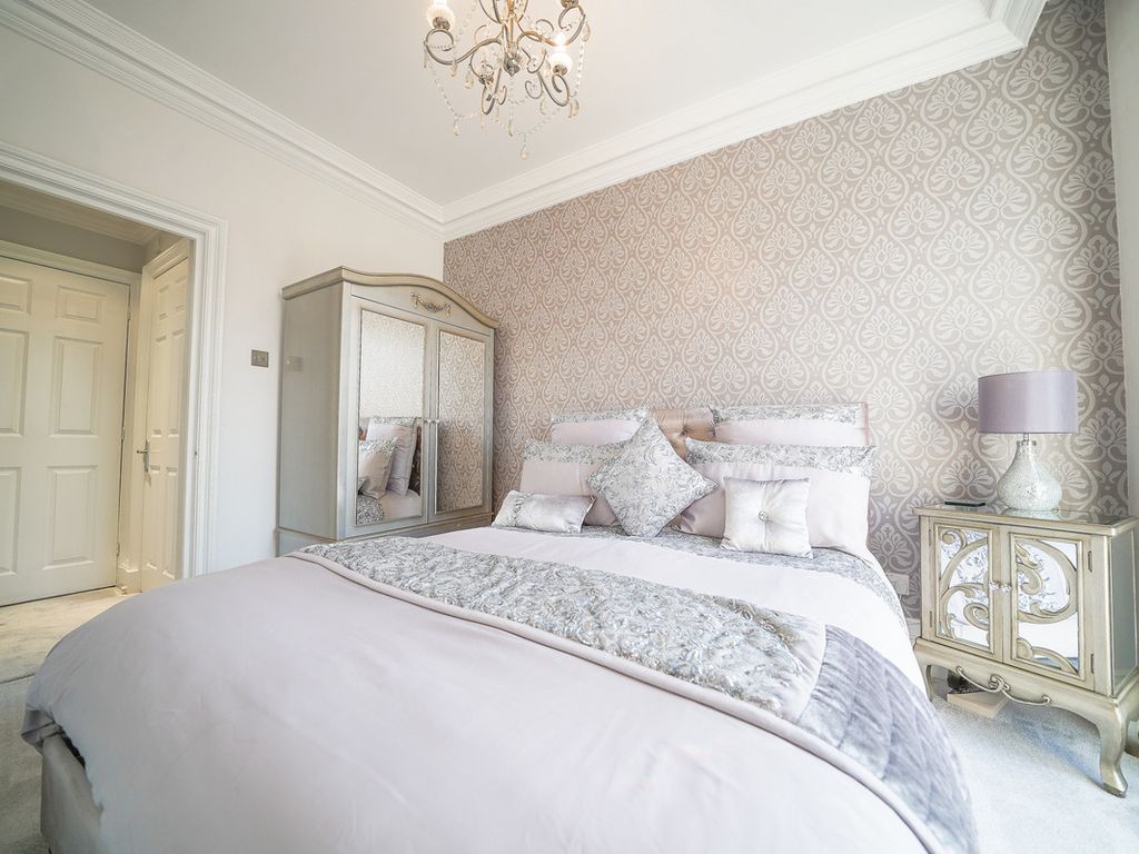 1 bed flat for sale in Nashdom Lane, Slough SL1, £280,000