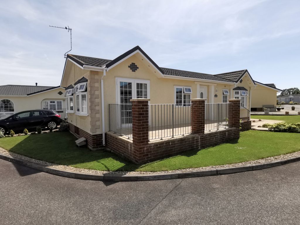 2 bed bungalow for sale in Eastbourne Heights, Oaktree Lane, Eastbourne, East Sussex BN23, £230,000