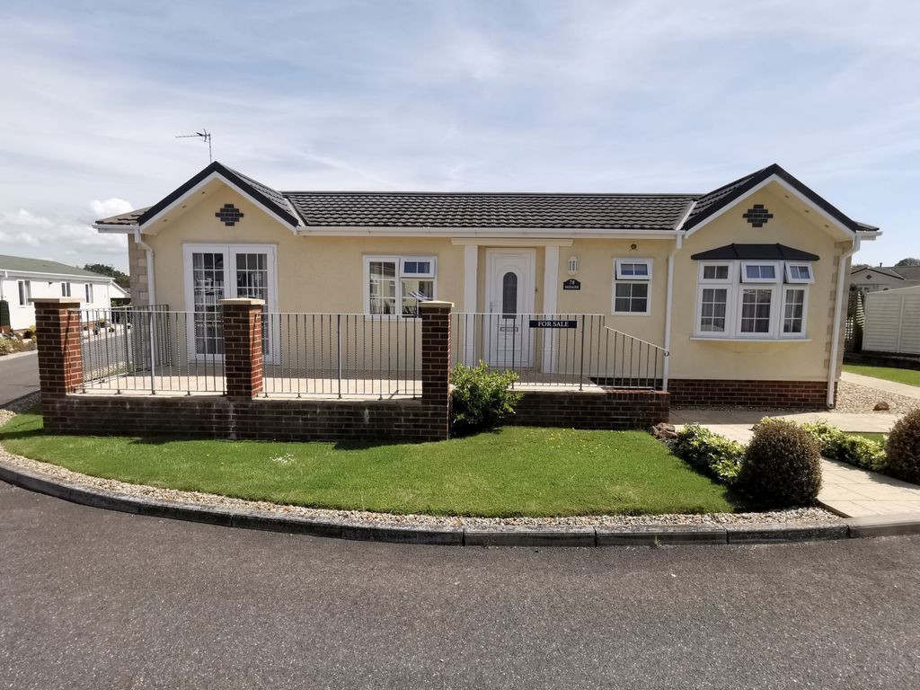 2 bed bungalow for sale in Eastbourne Heights, Oaktree Lane, Eastbourne, East Sussex BN23, £230,000