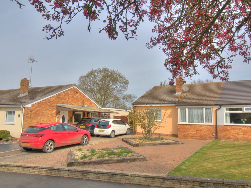 2 bed bungalow for sale in Brinkley Crescent, Colchester CO4, £315,000