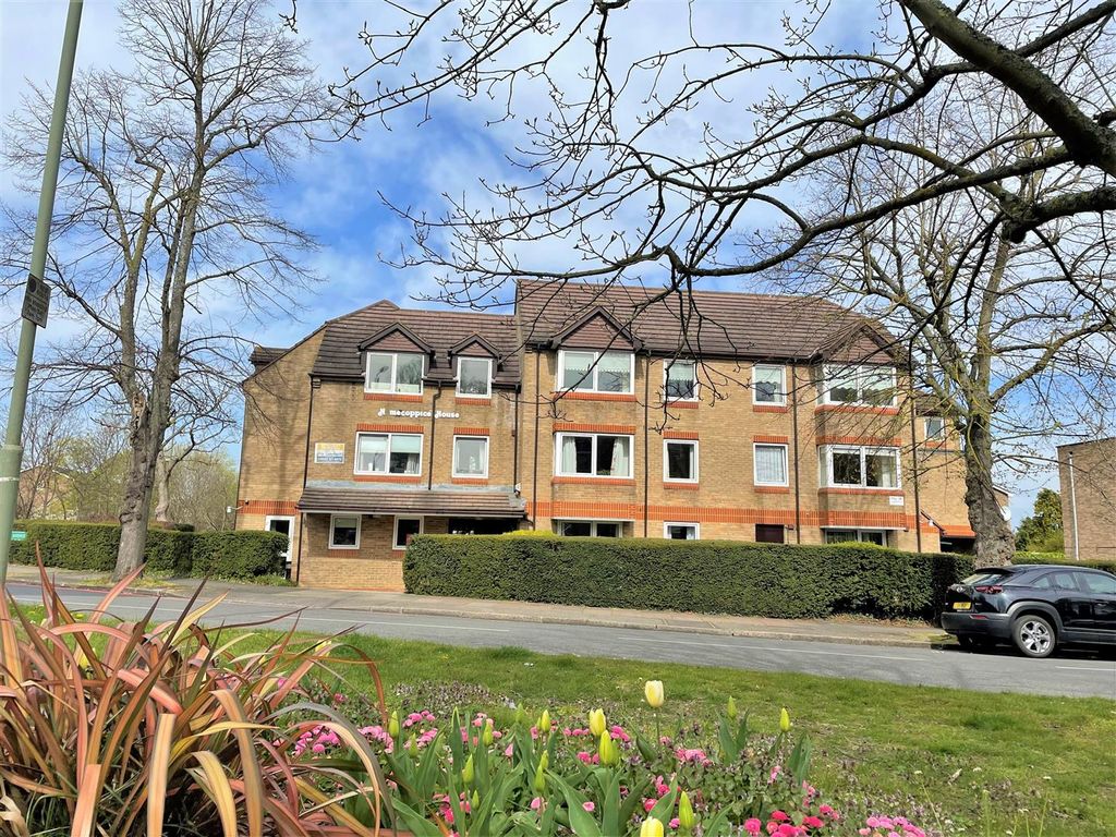 1 bed flat for sale in Park Avenue, Bromley BR1, £150,000