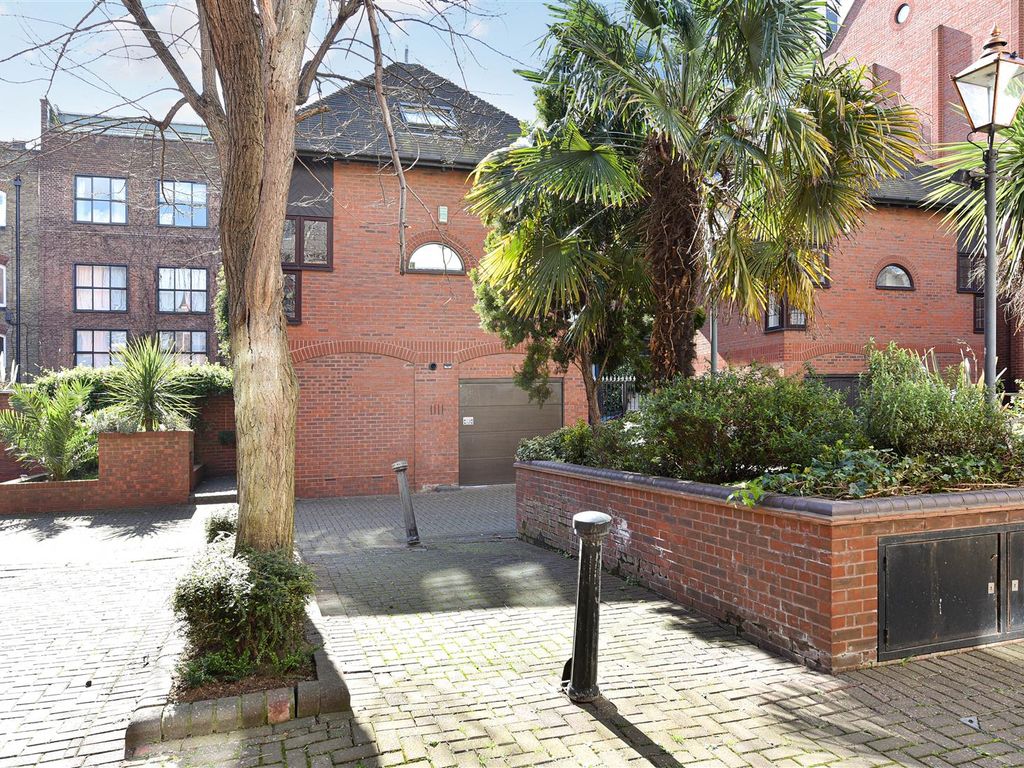 Parking/garage for sale in St. Georges Square, Limehouse E14, £35,000