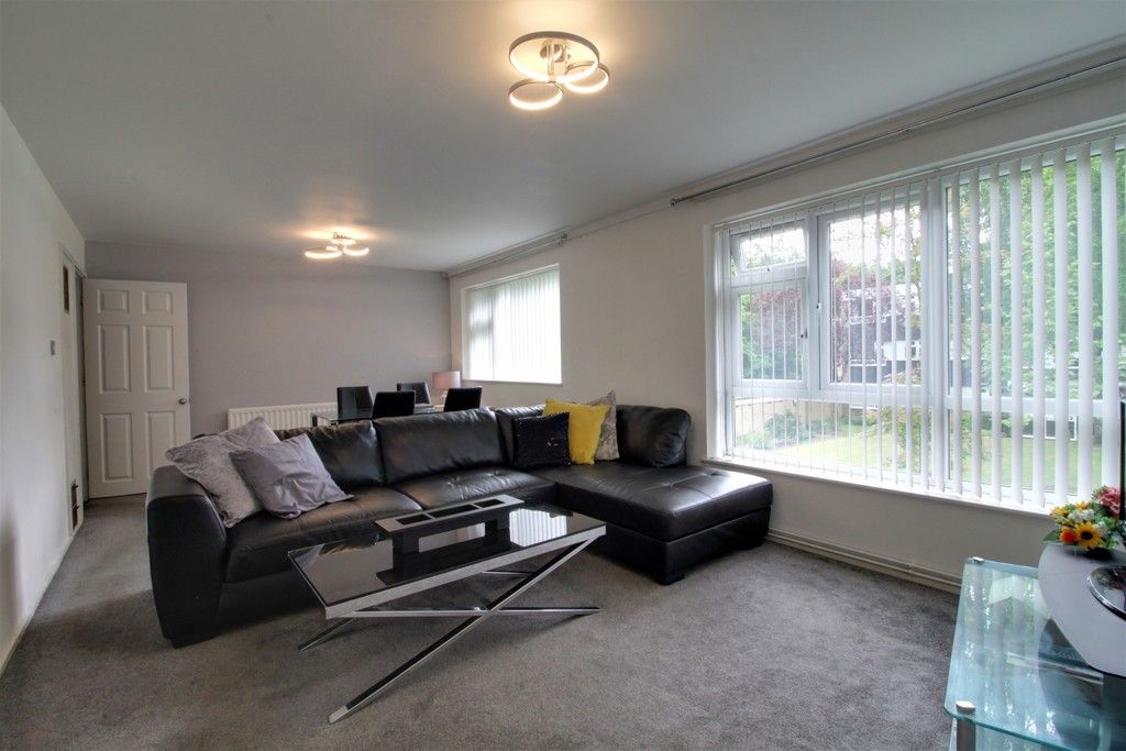 2 bed flat for sale in Whetstone Close, Farquhar Road, Edgbaston B15, £220,000