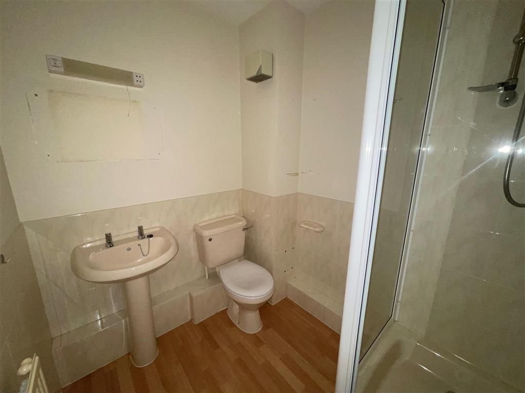 2 bed flat for sale in Queens Lane, Arundel, West Sussex BN18, £260,000