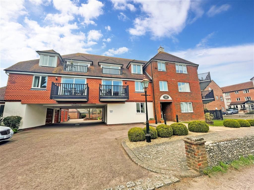 2 bed flat for sale in Queens Lane, Arundel, West Sussex BN18, £260,000