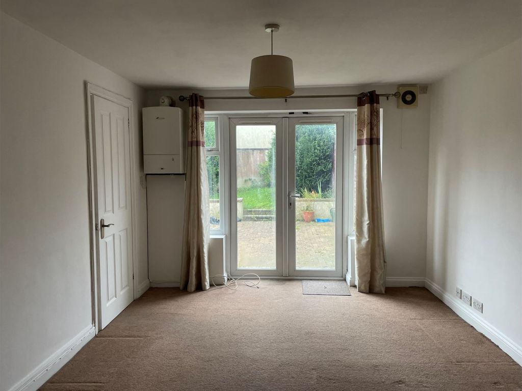 2 bed flat for sale in Filton Avenue, Horfield BS7, £170,000