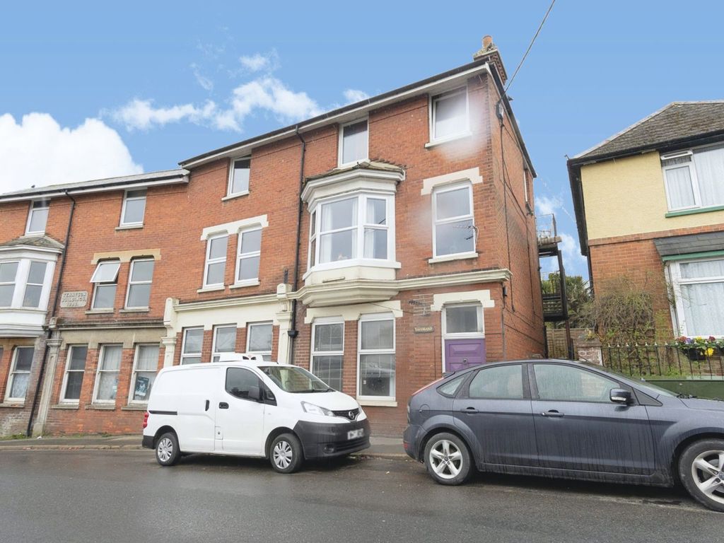 2 bed flat for sale in Tennyson Road, Freshwater PO40, £110,000
