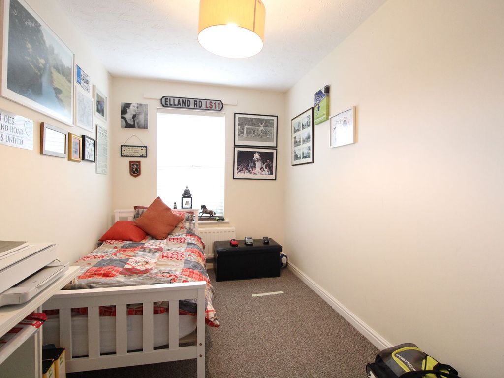 2 bed flat for sale in Wharf Lane, Solihull B91, £185,000