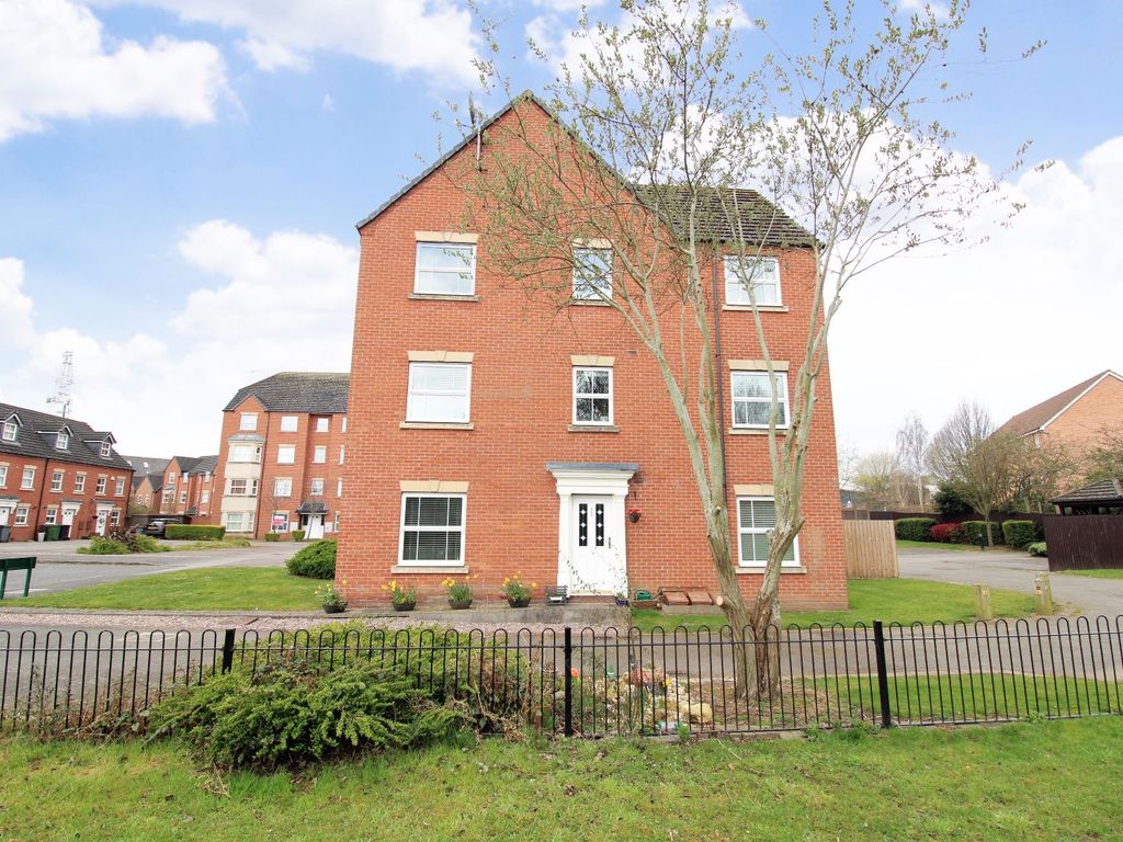 2 bed flat for sale in Wharf Lane, Solihull B91, £185,000