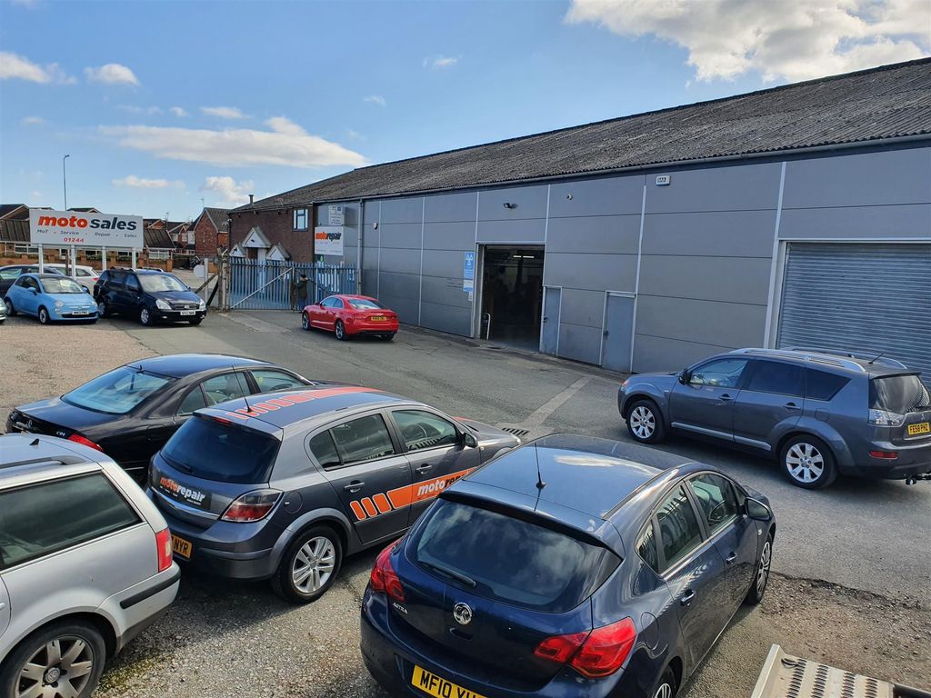 Commercial property for sale in Reputable, Long-Established Auto Garage CH5, Ewloe, Clwyd, £225,000