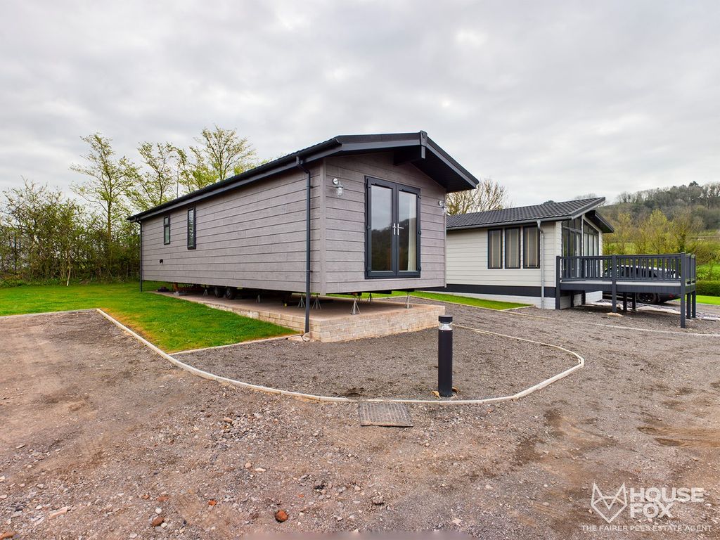 2 bed mobile/park home for sale in Lower Norton Lane, Kewstoke, Weston-Super-Mare BS22, £110,000