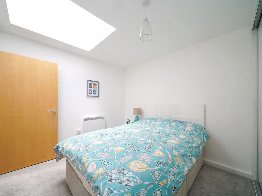 2 bed property for sale in Blackburn Road, Bolton BL1, £165,000