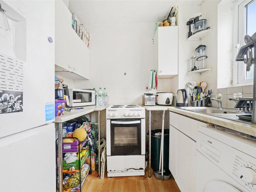1 bed flat for sale in John Williams Close, London SE14, £175,000