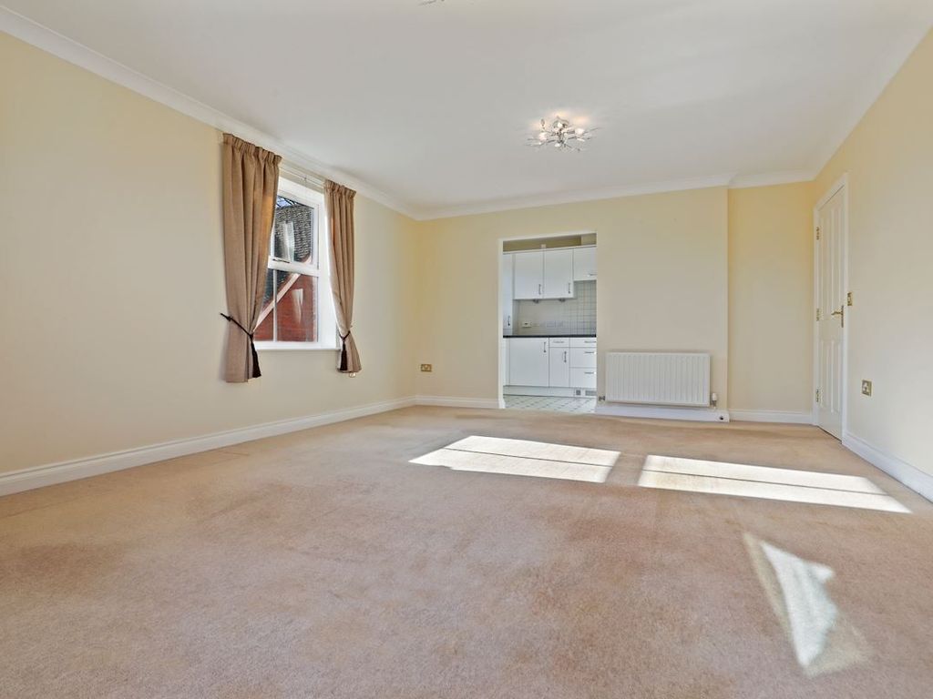 2 bed flat for sale in Morrel House, Lime Tree Village, Dunchurch, Warwickshire CV22, £199,950