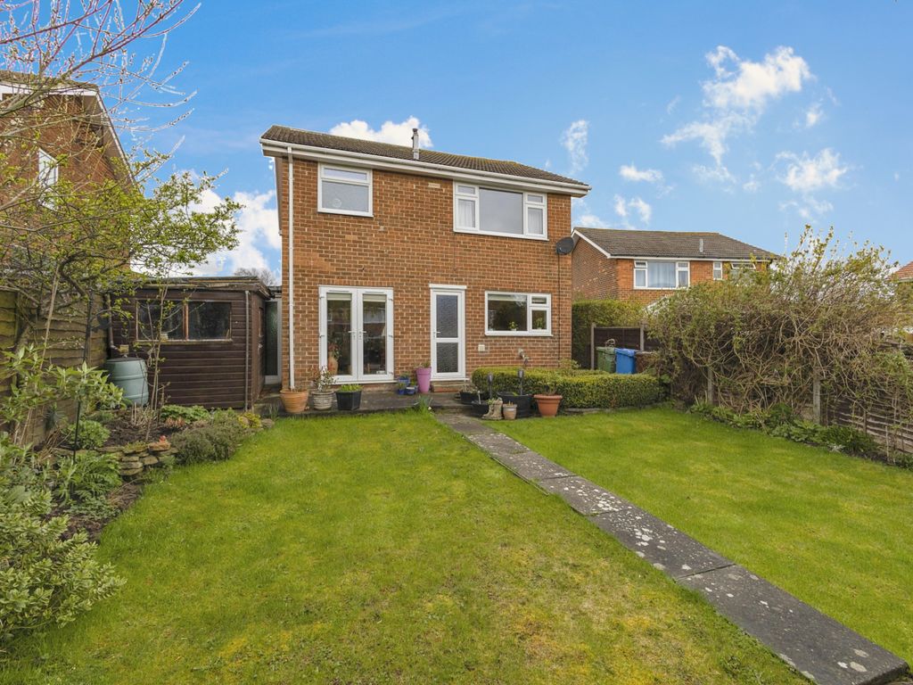 3 bed detached house for sale in Sandmoor Close, Whitby, North Yorkshire YO21, £330,000
