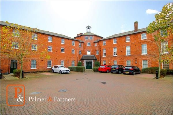 2 bed flat for sale in New Farm Road, Stanway, Colchester, Essex CO3, £180,000