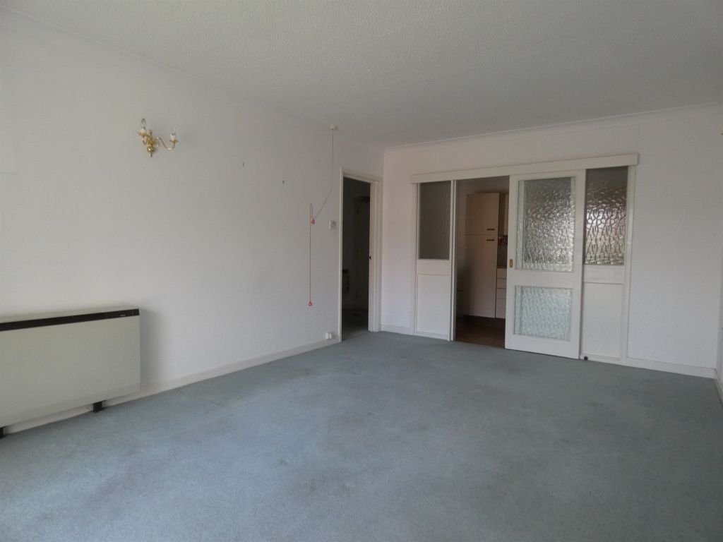 2 bed flat for sale in London Road, Amesbury, Salisbury SP4, £90,000