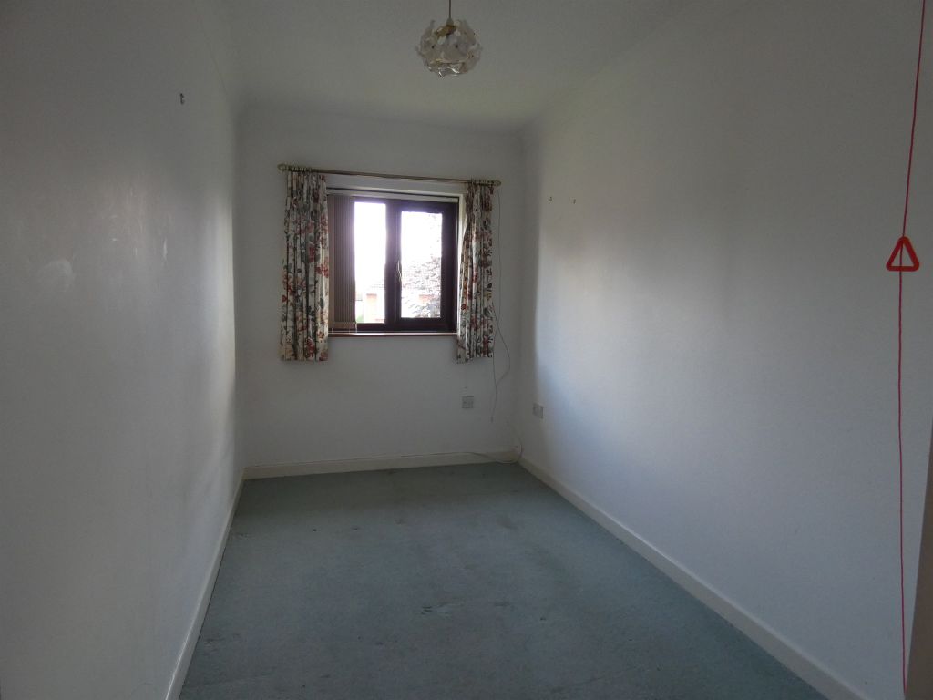 2 bed flat for sale in London Road, Amesbury, Salisbury SP4, £90,000