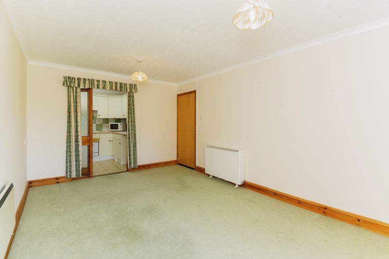 1 bed flat for sale in Frinton Lodge, The Esplanade, Frinton-On-Sea CO13, £140,000