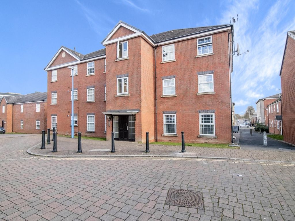 2 bed flat for sale in Creed Way, West Bromwich B70, £120,000
