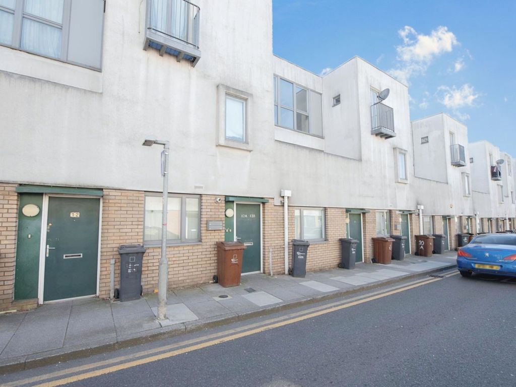 1 bed flat for sale in Church Road, Barking IG11, £230,000