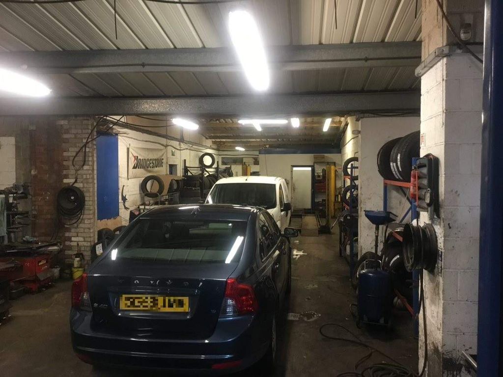 Parking/garage for sale in Altrincham, England, United Kingdom WA14, £59,950