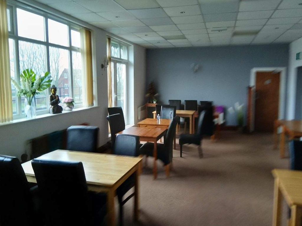 Commercial property for sale in Barnsley, England, United Kingdom S72, £325,000