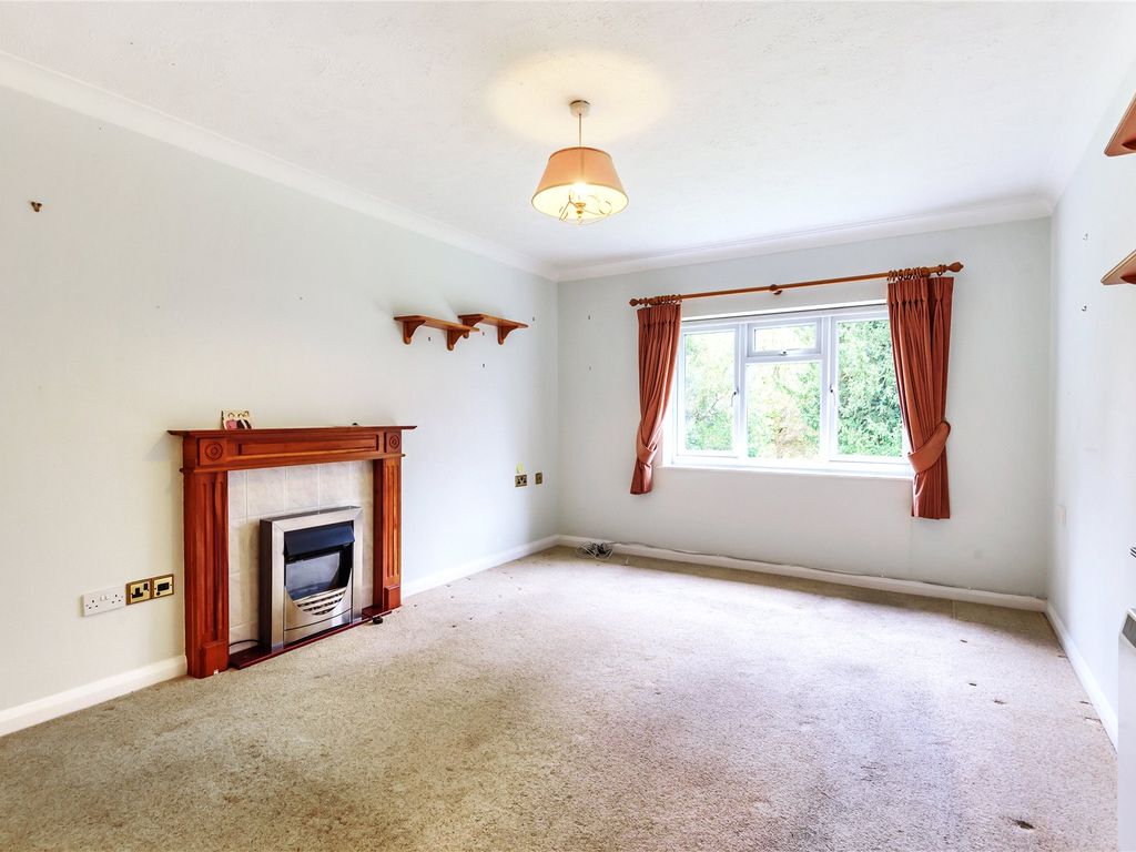 1 bed flat for sale in Wickham Court Road, West Wickham BR4, £170,000